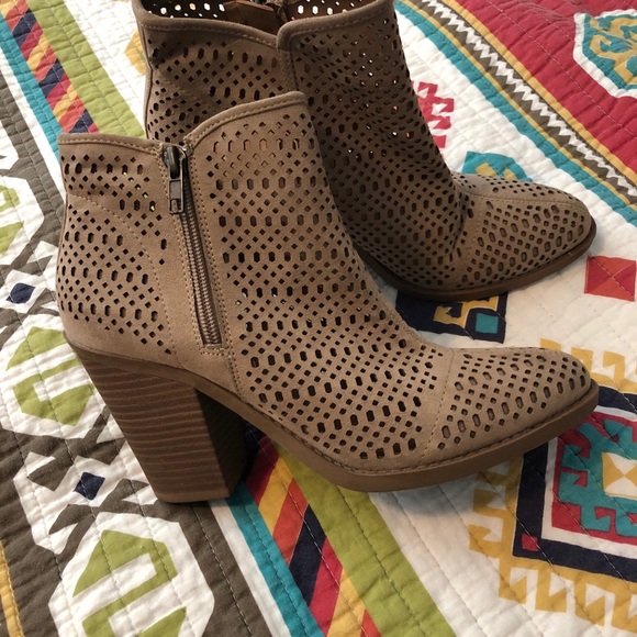 Esprit Shoes - Esprit Ankle Cowboy Booties